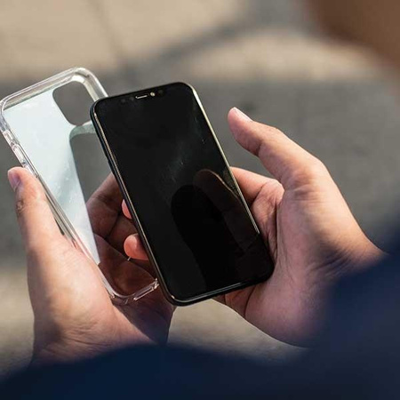 Etui Uniq LifePro Tinsel na iPhone 11 Pro Max - czarne
