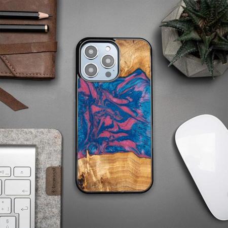 Etui z drewna i żywicy na iPhone 15 Pro Max Bewood Unique Vegas - różowo-niebieskie
