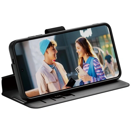 Etui CARE by PanzerGlass Feature Wallet Kickstand na Samsung Galaxy S25 - czarne