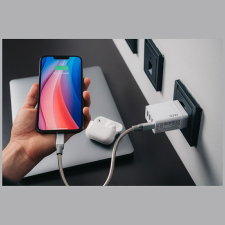 VERBATIM ŁADOWARKA 30W 3xUSB-A USB-C DO TELEFONÓW Z SYSTEMEM ANDROID PD 3.0