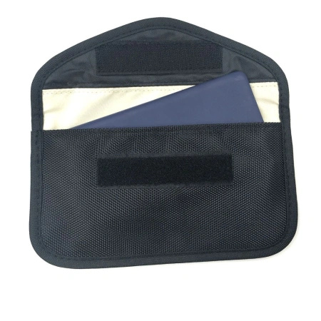 HURTEL ETUI FARADAY DO KLUCZY SAMOCHODOWYCH BLOKUJĄCE FALE RADIOWE 20X11 CM