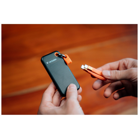 Dysk Zewnętrzny Verbatim Pocket SSD 2TB  - brelok do kluczy z kablem USB-C 3.2 gen.2 czarno-pomarańczowy/black-orange 32197
