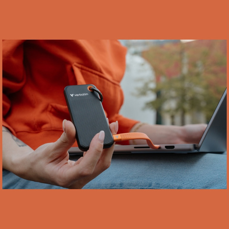 Dysk Zewnętrzny Verbatim Pocket SSD 2TB  - brelok do kluczy z kablem USB-C 3.2 gen.2 czarno-pomarańczowy/black-orange 32197