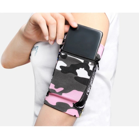 Materiałowa opaska armband na ramię do biegania fitness brązowy