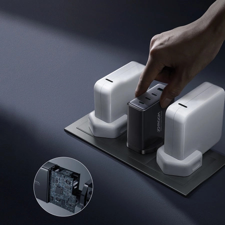 Ładowarka GaN UK Joyroom JR-TCG05UK 140W 3x USB-C USB-A + kabel USB-C / USB-C 240W 1.2m
