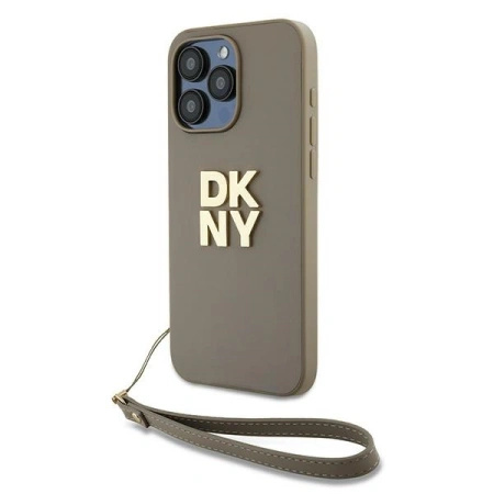 DKNY ETUI HARDCASE DO IPHONE 15 PRO MAX 6.7 Z METALOWYM LOGO I RĘKAWKIEM