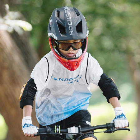 Kask rowerowy Rockbros TT-32005 Shark dziecięcy z odpinaną szczęką rozmiar M (54-58) - czarny