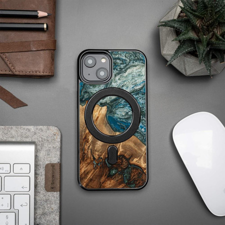 Etui z drewna i żywicy na iPhone 15 Plus MagSafe Bewood Unique Planeta Ziemia - niebiesko-zielone