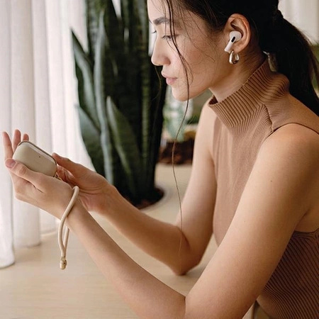 Etui UNIQ Coehl Haven na AirPods Pro 2 (2022/2023) - kremowe