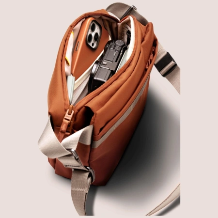 Torba UNIQ Crossbody Denver 5L - czarna