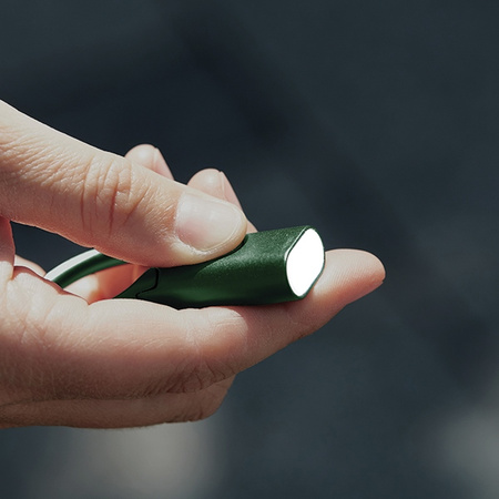 LEXON NOMADAY BRELOK Z LATARKĄ DO WĘDRÓWEK MINI LATARKA LED Z DŁUGĄ